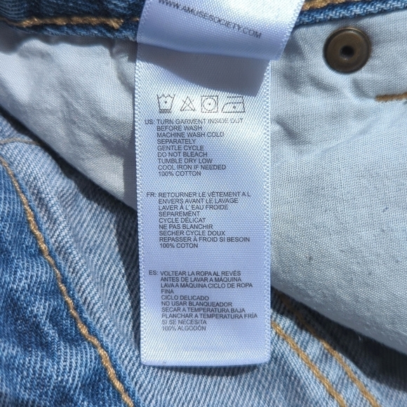 Amuse Society Medium Wash High Waisted Cheeky Raw Hem Button Fly Jean Shorts 26 - Picture 5 of 12